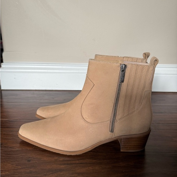 NWOT Donald Pliner Women's Tan Suede Western Ankle Boots-Size 9 - Picture 5 of 14